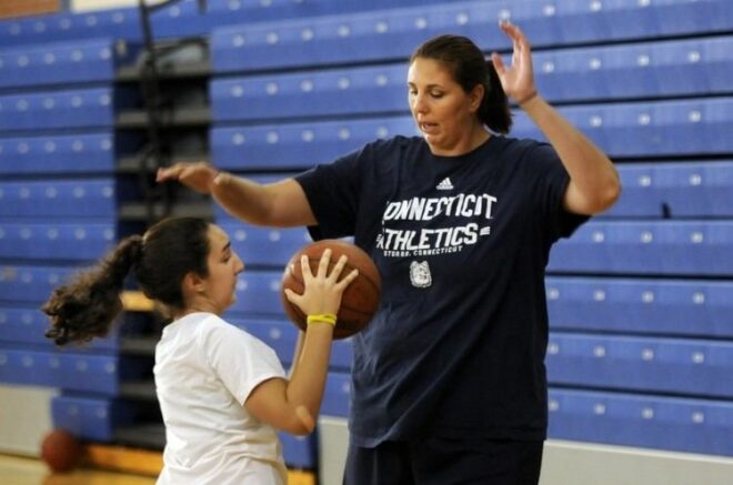 kara-wolters-10-najvisih-kosarkasica-u-povijesti-wnba-lige-10-female-tallest-basketball-players